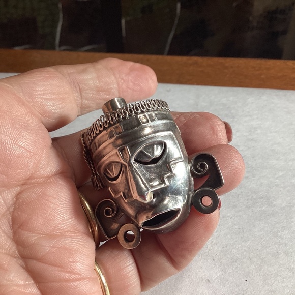 ETHNIC FACE BROOCH. STERLING. AMAZING ITEM MUST SEE 💜💛💚🩷💙🩵❤️🖤 - Picture 6 of 8